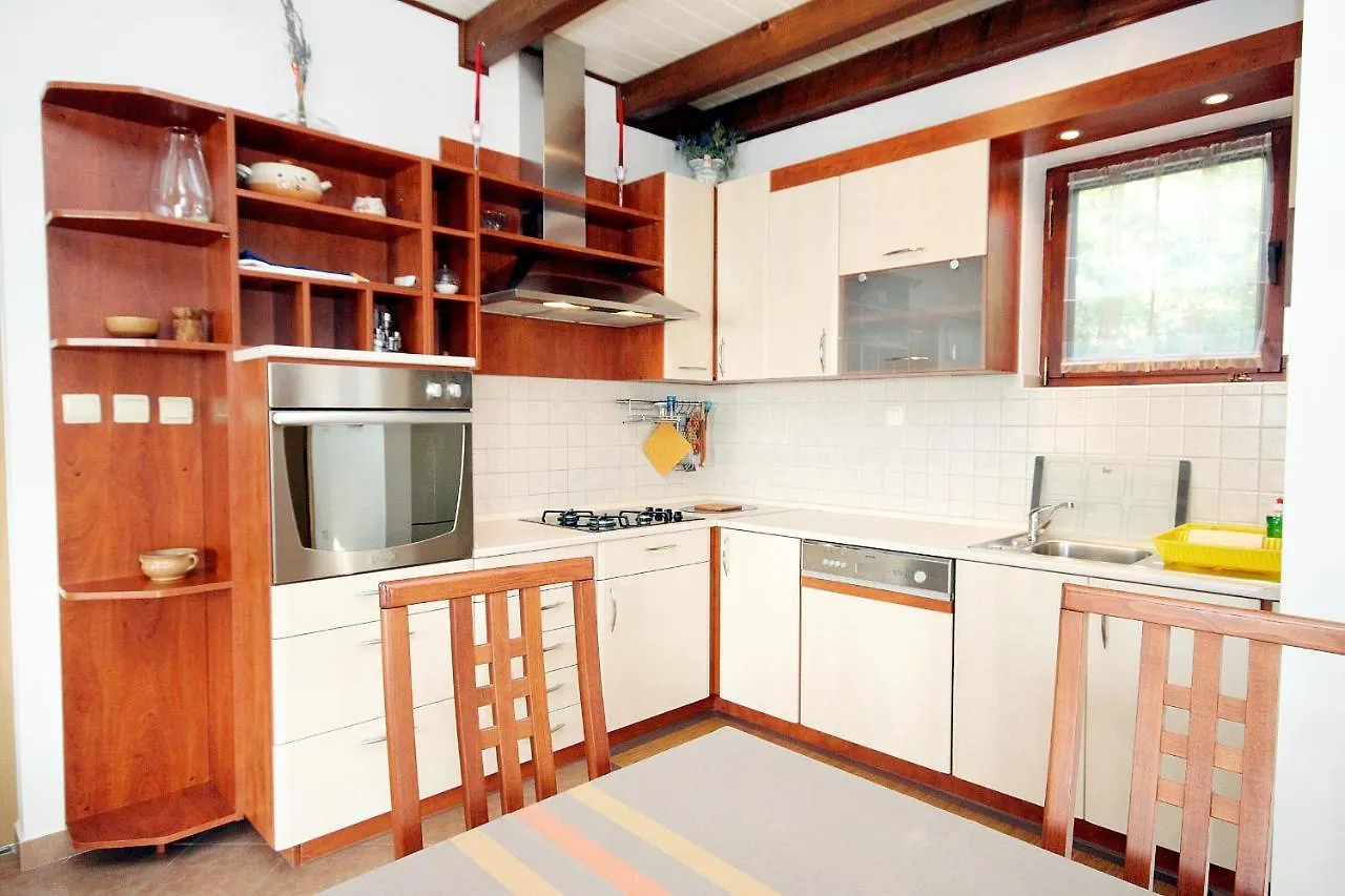 Apartment Klenovica 5580B 0*,